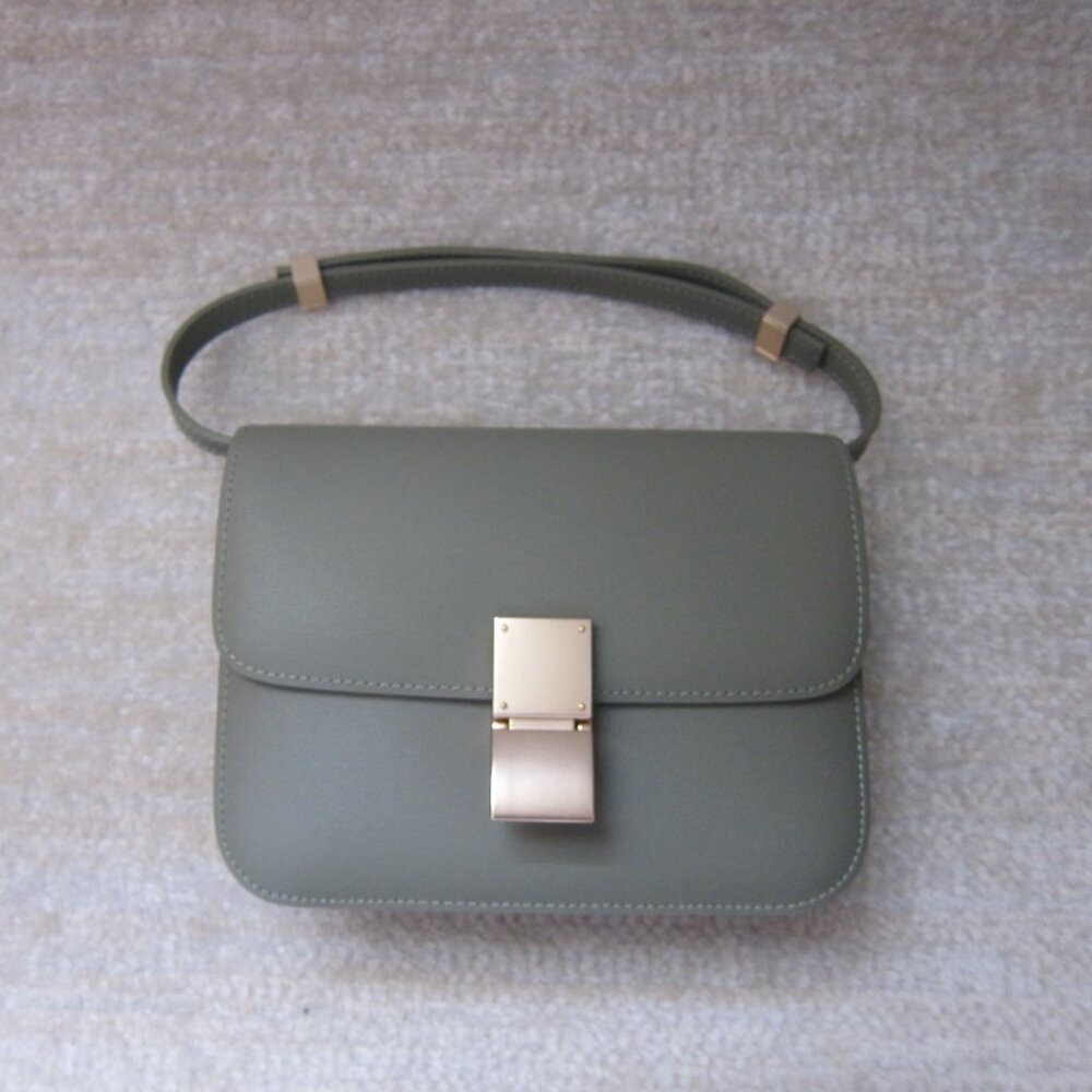 Classic "Box" Bag Medium in Sage Green "Liege" Leather Excellent Condition